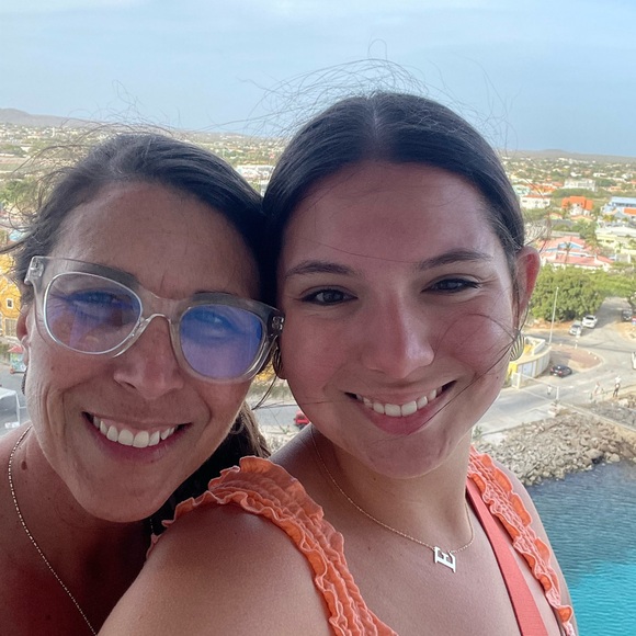 Poshaste’ OG Closet - Picture 8 of 16